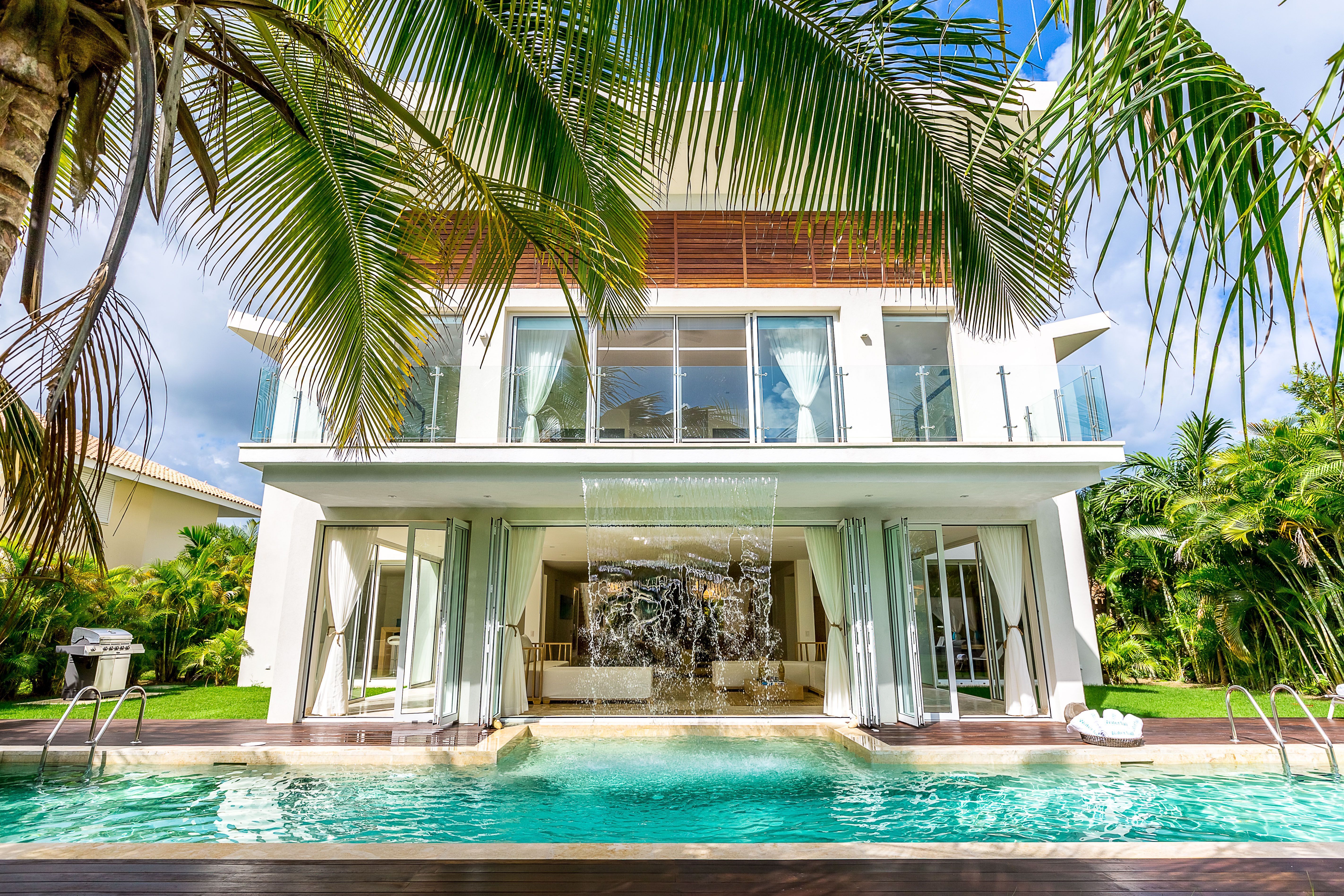 Luxury Villa Waterfall 